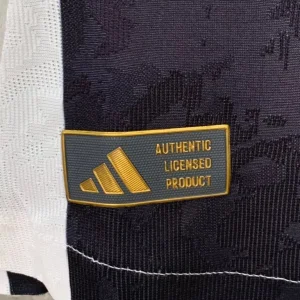 Juventus 24/25 home kit - Image 3