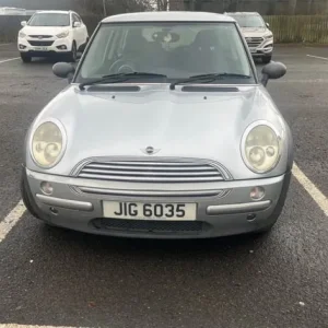 2004 Mini Cooper 3-door manual - Image 2