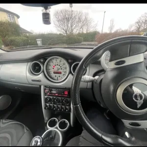 2004 Mini Cooper 3-door manual - Image 6