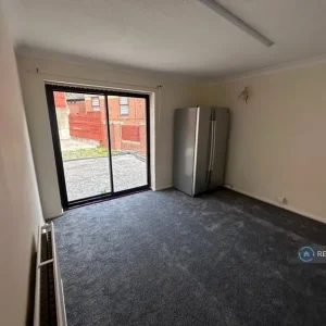 4 bedroom house in Charlotte Street, treherbert, Rhondda Cynon Taf - Image 2