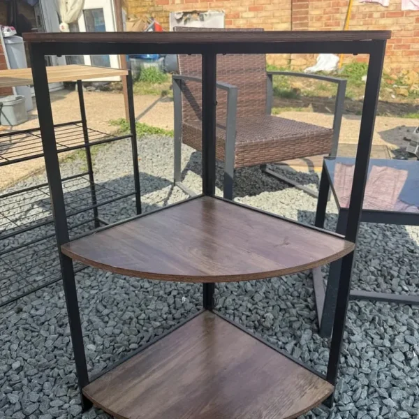 Corner shelf unit
