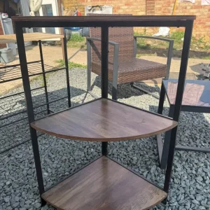 Corner shelf unit