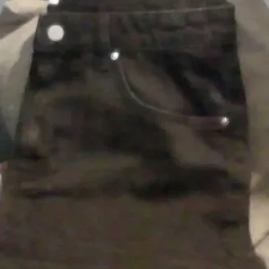2 JEANS BUNDLE BLUE AND BLACK