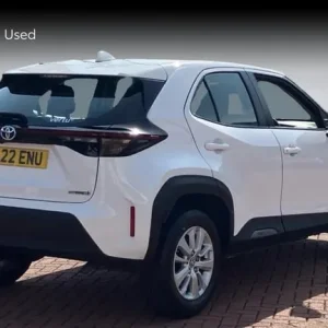 2022 Toyota Yaris Cross 1.5 Hybrid Icon 5-door Estate - Image 2