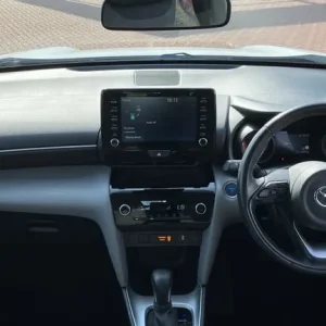 2022 Toyota Yaris Cross 1.5 Hybrid Icon 5-door Estate - Image 5