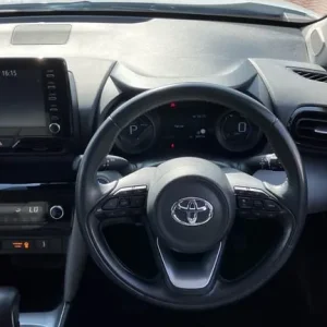 2022 Toyota Yaris Cross 1.5 Hybrid Icon 5-door Estate - Image 6