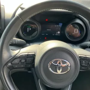 2022 Toyota Yaris Cross 1.5 Hybrid Icon 5-door Estate - Image 8