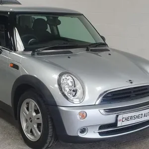 MINI 1.6 ONE Classic – 33,000 Miles, Metallic Silver, Great Condition - Image 3