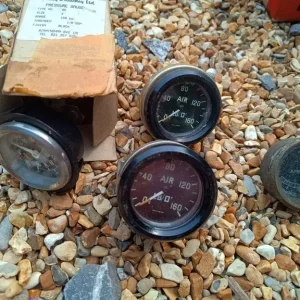 COLLECTION OF VINTAGE PRESSURE GAUGES FOR CARS