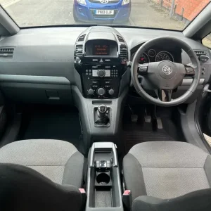 Vauxhall Zafira 2012 Exclusiv 5-Door 3-Seat Wheelchair Accessible Vehicle - Image 5
