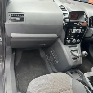 Vauxhall Zafira 2012 Exclusiv 5-Door 3-Seat Wheelchair Accessible Vehicle - Image 7