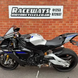 2024 Yamaha YZF-R1M Black 998cc Used Motorcycle - Image 3