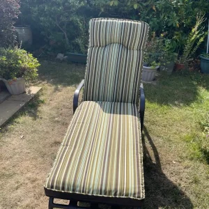 Laurel metal sun lounger with padded mattress - Image 2
