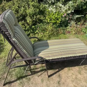 Laurel metal sun lounger with padded mattress - Image 3