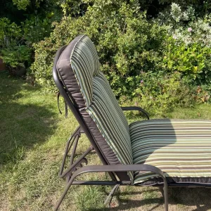 Laurel metal sun lounger with padded mattress - Image 4