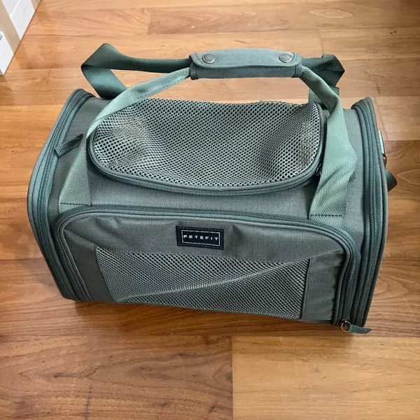 Never used pet carrier for cats or small dogs