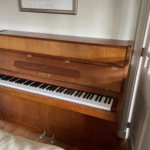 Upright piano