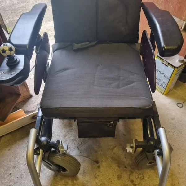 Electric wheelchair
