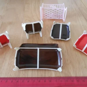 Vintage dollshouse furniture – 6 pieces, cabinet kept, clean condition - Image 3