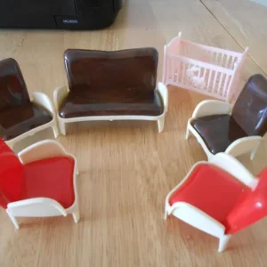 Vintage dollshouse furniture – 6 pieces, cabinet kept, clean condition