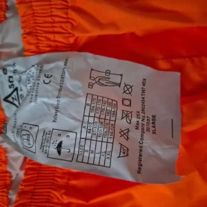 Safety trousers and helmet - Image 2