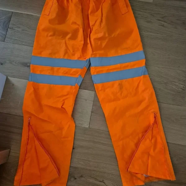 Safety trousers and helmet