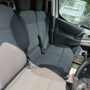 2017 Peugeot Partner 750 SE 1.6 BlueHDi 100 Van Panel Van Diesel Manual - Image 4