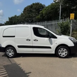 2017 Peugeot Partner 750 SE 1.6 BlueHDi 100 Van Panel Van Diesel Manual - Image 7