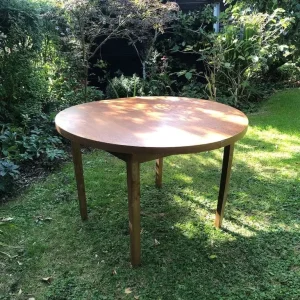 Circular dining table 112cm diameter