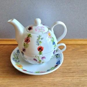 Floral teapot with teacup set for one - Image 2