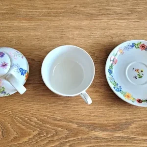 Floral teapot with teacup set for one - Image 3