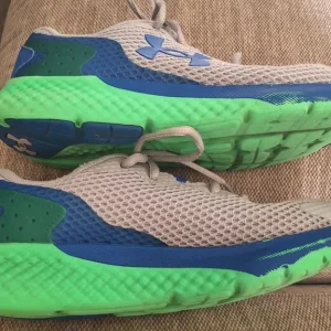 Under Armour trainers size 5 - Image 4