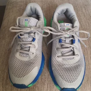 Under Armour trainers size 5