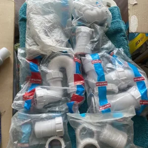 joblot of brand new mcalpine plumbing fittings - Image 7