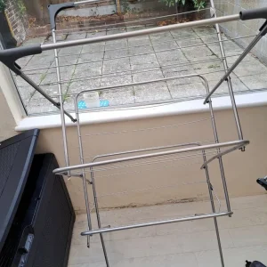 2 drying racks