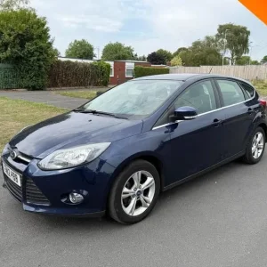 2012 Ford Focus 1.6 Zetec Euro 5 5-door hatchback petrol manual - Image 3