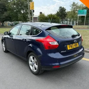 2012 Ford Focus 1.6 Zetec Euro 5 5-door hatchback petrol manual - Image 4