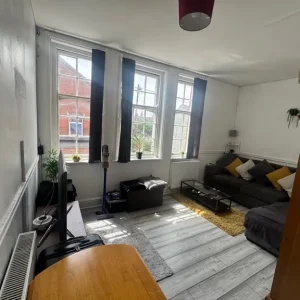 Modern 2-Bed Flat on Aylestone Road - Image 2