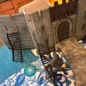 Lord of the Rings Helms Deep Castle and Bridge of Kazaddum playsets with figures - Image 2
