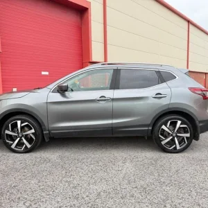 2017 Nissan Qashqai 1.5 dCi Tekna Euro 6 (s/s) 5dr HATCHBACK Diesel Manual - Image 4