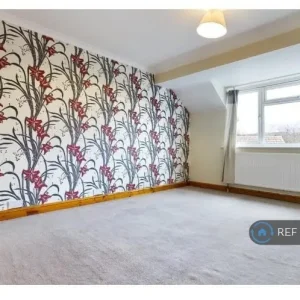4 bedroom detached house in Sarisbury Close (4 bed) - Image 6