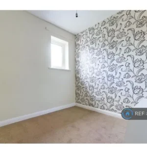 4 bedroom detached house in Sarisbury Close (4 bed) - Image 8