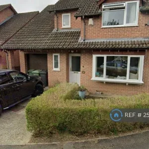4 bedroom detached house in Sarisbury Close (4 bed)