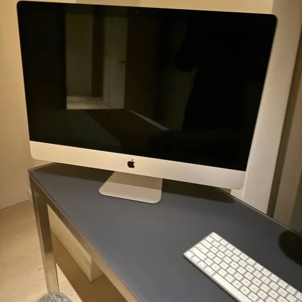 iMac (27 inch) with wireless keyboard and trackpad