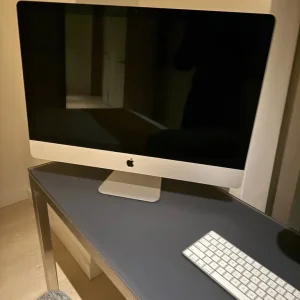 iMac (27 inch) with wireless keyboard and trackpad