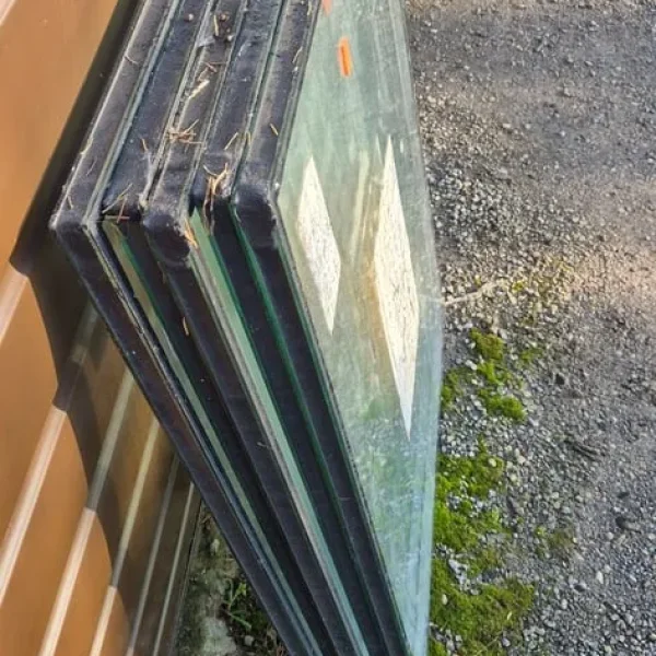Double glazed window glasses