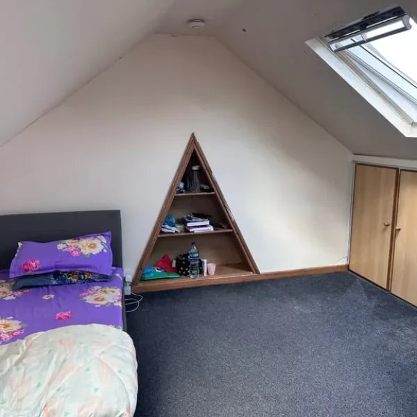 Double room available to share (females)
