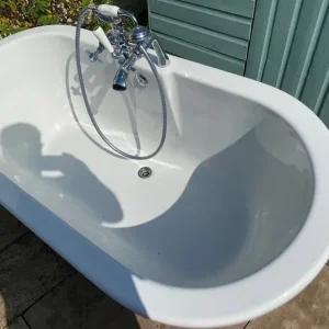 White roll top bath - Image 3