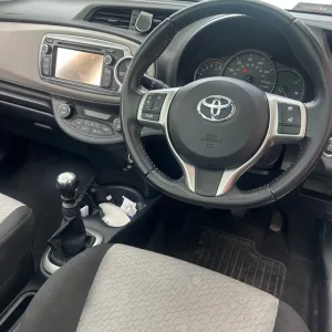 Toyota Yaris 2012 hatchback manual 5-door - Image 5