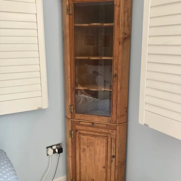 Corner display unit